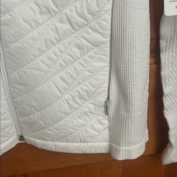 ATHLETA Women's White Quilted Ski Jacket - Picture 15 of 16